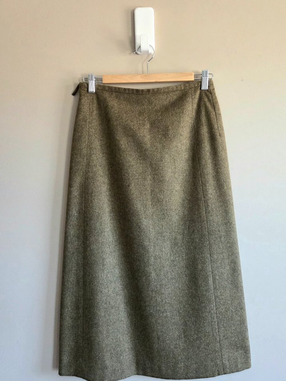 Banana Republic 100% wool olive green midi skirt size 2